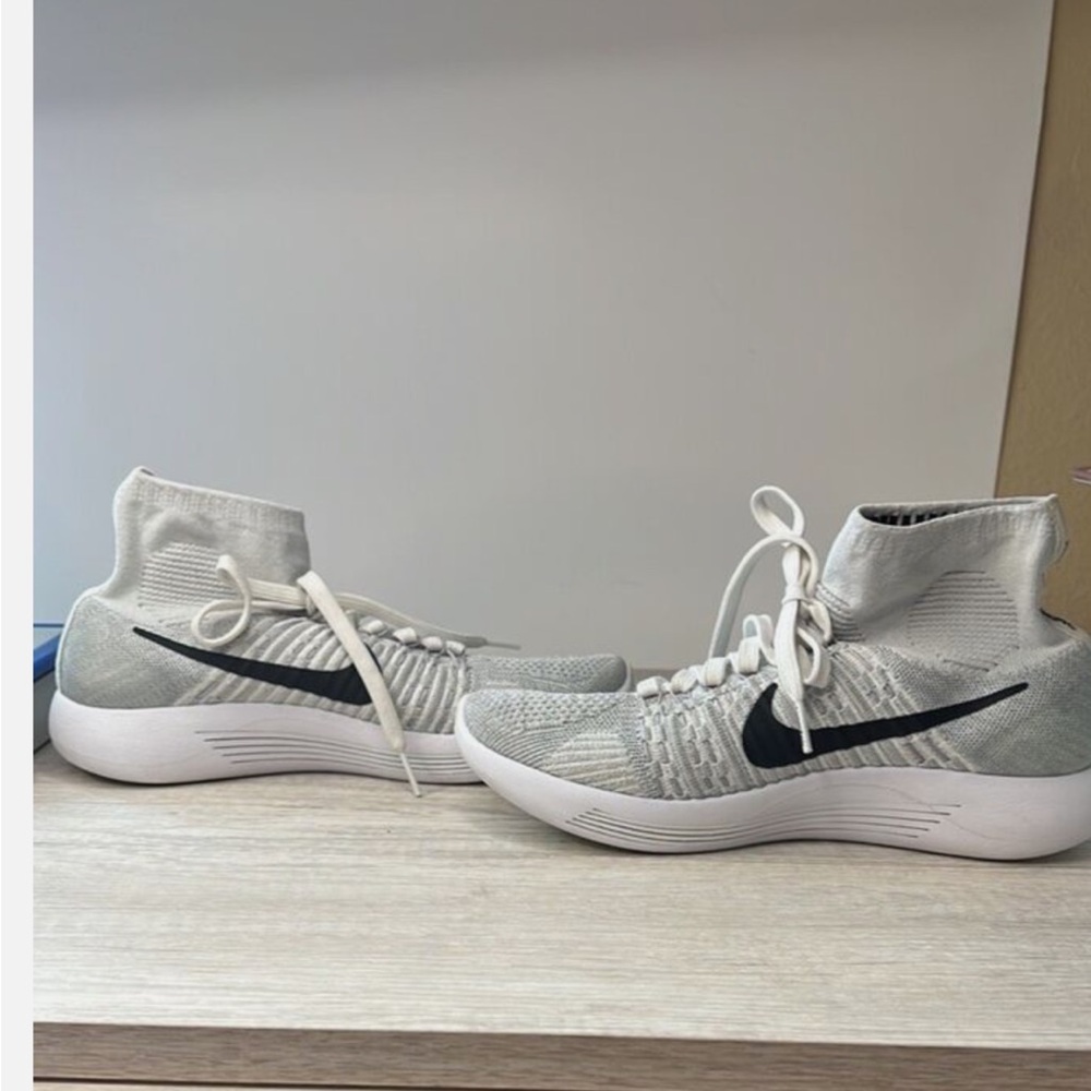 Nike Women's Lunarepic Flyknit sneakers - Picture 6 of 7